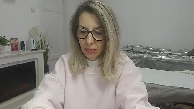 Snapshot of SukyGirl chatting on February 2025 08:14:01 AM SukyGirl online show from February 2025 08:14:01 AM