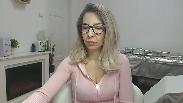 Snapshot of SukyGirl chatting on February 2025 06:50:02 AM SukyGirl online show from February 2025 06:50:02 AM