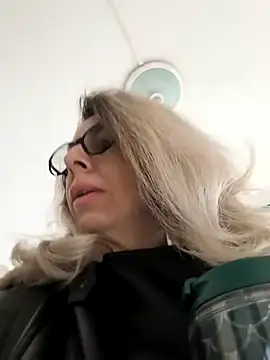 Snapshot of SukyGirl chatting on February 2025 06:43:02 AM SukyGirl online show from February 2025 06:43:02 AM