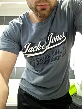 Snapshot of mikhael999 chatting on April 2026 05:03:02 PM mikhael999 online show from April 2026 05:03:02 PM