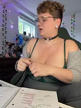 Snapshot of Sweetleeahxx chatting on June 2026 11:37:02 AM Sweetleeahxx online show from June 2026 11:37:02 AM