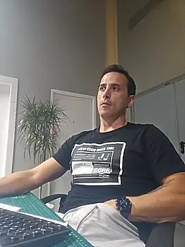 Lucas   81 online show from November 2025 07:35:02 PM