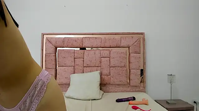 Snapshot of MAVIE_IVANOVA chatting on January 2025 01:54:01 AM MAVIE IVANOVA online show from January 2025 01:54:01 AM