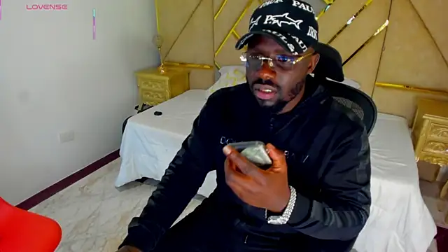 Latrellx7 online show from October 2025 11:50:04 PM