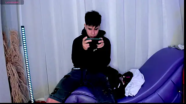 Yourslust  online show from November 2025 07:35:01 PM