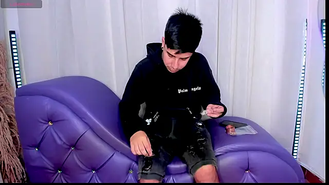 Yourslust  online show from November 2025 01:33:02 PM