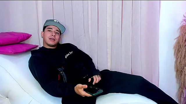 Yourslust  online show from March 2026 01:48:01 PM