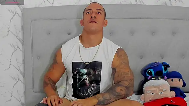 luigiferrara online show from April 2026 09:59:02 PM