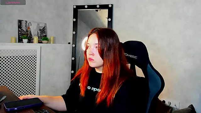 Aliisson Edwards online show from February 2025 12:00:02 AM