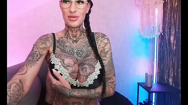 Snapshot of MeganWitch chatting on January 2025 07:34:02 PM MeganWitch online show from January 2025 07:34:02 PM