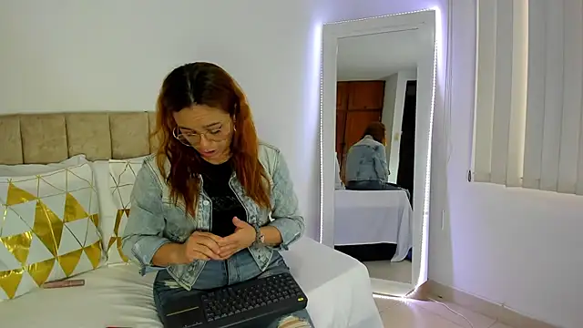 cristalwalker   online show from November 2025 12:26:01 PM