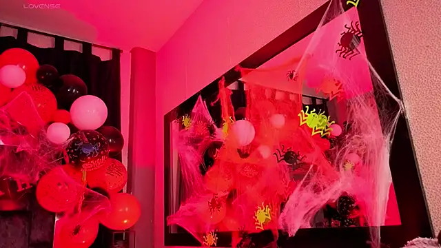 Mia Oxford online show from October 2025 12:16:01 PM