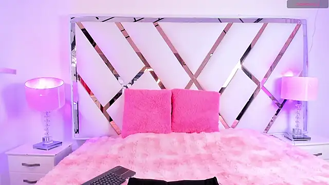 naughty  sara online show from November 2025 11:42:01 AM