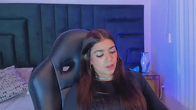 GiaFu online show from November 2025 05:45:03 PM