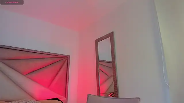 GiaFu online show from November 2025 05:49:01 PM