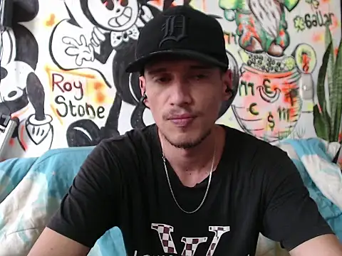 roystonee01 online show from September 2025 03:02:01 PM