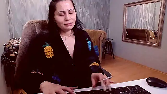 Snapshot of Sara_Poison chatting on February 2025 03:35:02 AM Sara Poison online show from February 2025 03:35:02 AM