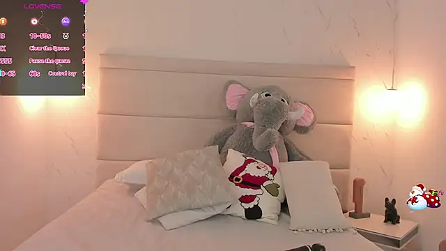 Mollymoon1 online show from December 2025 05:20:01 PM