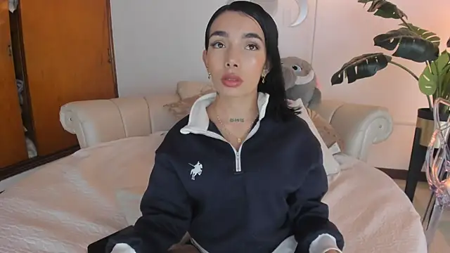 Mollymoon1 online show from April 2026 08:39:01 PM