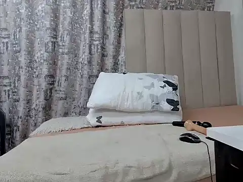 Snapshot of Pearl_00 chatting on January 2025 10:30:02 PM Pearl 00 online show from January 2025 10:30:02 PM