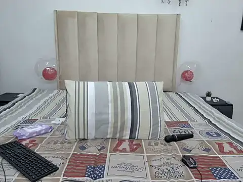 Snapshot of Pearl_00 chatting on February 2025 08:56:01 PM Pearl 00 online show from February 2025 08:56:01 PM