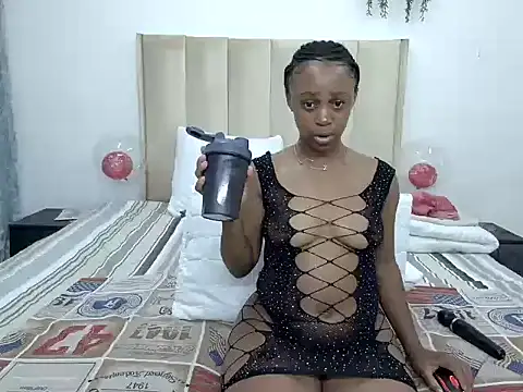 Snapshot of Pearl_00 chatting on February 2025 05:05:01 AM Pearl 00 online show from February 2025 05:05:01 AM