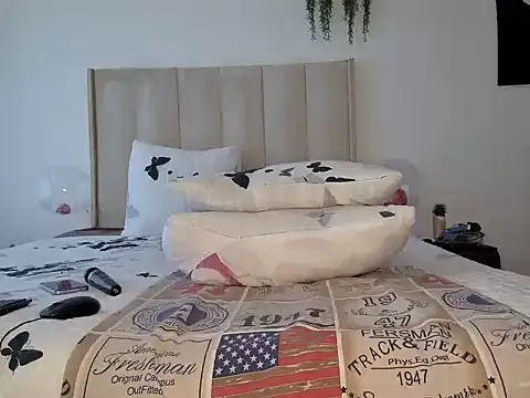 Snapshot of Pearl_00 chatting on March 2025 06:10:02 AM Pearl 00 online show from March 2025 06:10:02 AM