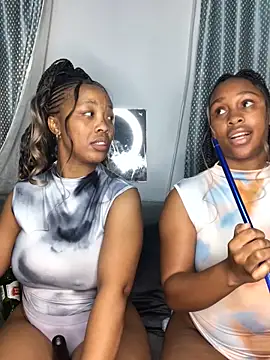 Snapshot of Pearl_00 chatting on September 2025 09:40:02 PM Pearl 00 online show from September 2025 09:40:02 PM