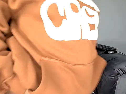 Snapshot of Pearl_00 chatting on October 2025 08:32:01 PM Pearl 00 online show from October 2025 08:32:01 PM