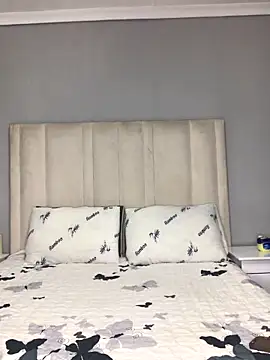 Snapshot of Pearl_00 chatting on November 2025 10:26:02 AM Pearl 00 online show from November 2025 10:26:02 AM