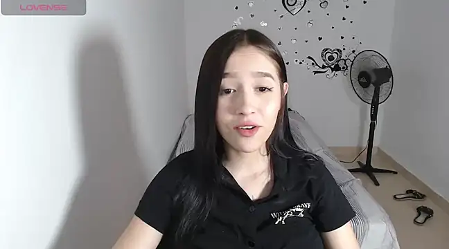 Snapshot of baby_violetta chatting on December 2024 02:58:02 AM baby violetta online show from December 2024 02:58:02 AM