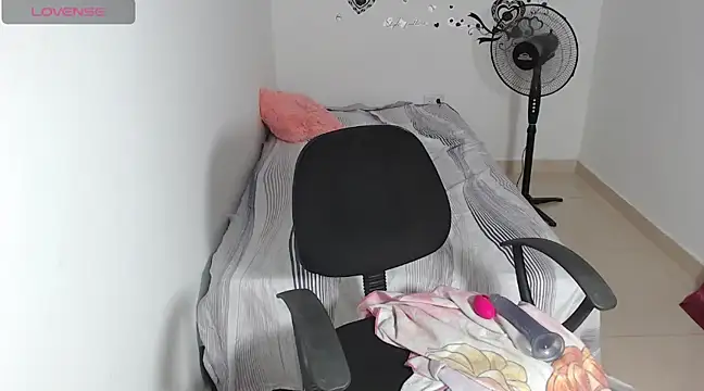 Snapshot of baby_violetta chatting on December 2024 02:48:02 AM baby violetta online show from December 2024 02:48:02 AM