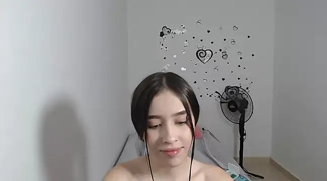 Snapshot of baby_violetta chatting on January 2025 03:35:01 AM baby violetta online show from January 2025 03:35:01 AM