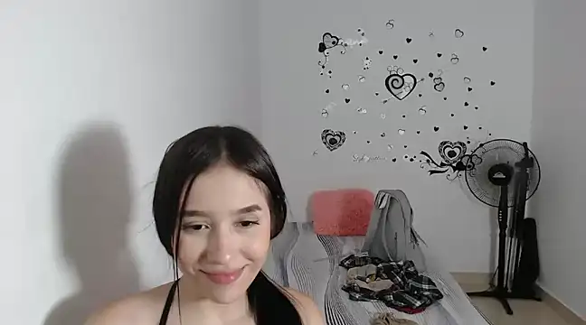 Snapshot of baby_violetta chatting on January 2025 04:02:01 AM baby violetta online show from January 2025 04:02:01 AM