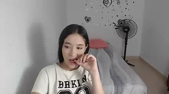 Snapshot of baby_violetta chatting on January 2025 02:51:01 AM baby violetta online show from January 2025 02:51:01 AM