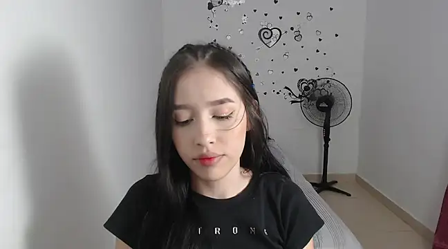 Snapshot of baby_violetta chatting on February 2025 12:31:02 AM baby violetta online show from February 2025 12:31:02 AM