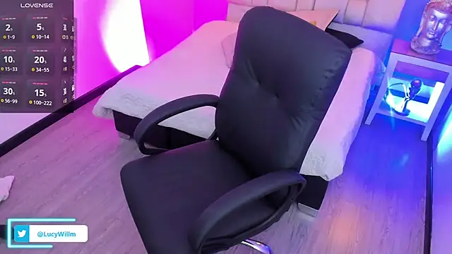 Lucy Williiams online show from April 2026 07:30:01 PM