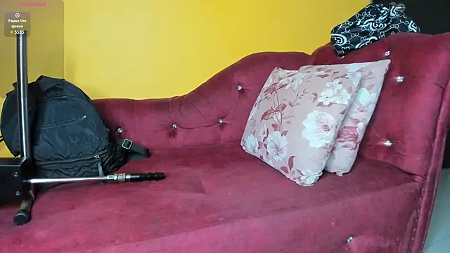 valeria hurtado online show from October 2025 02:07:01 AM