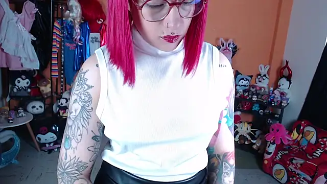 Snapshot of MissMiia2 chatting on May 2026 11:26:02 AM MissMiia2 online show from May 2026 11:26:02 AM