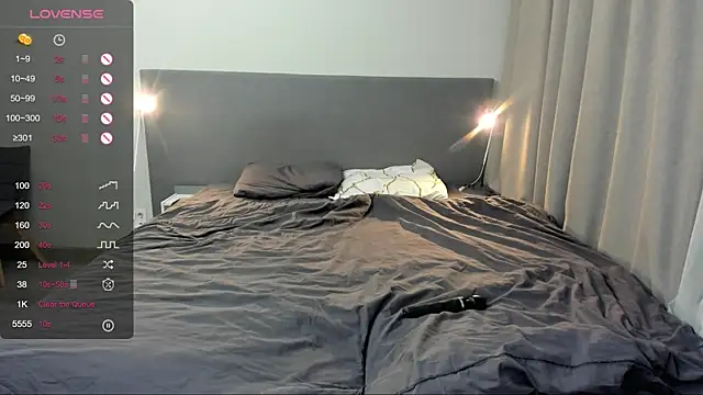 jesssicamooon online show from December 2025 07:33:02 PM