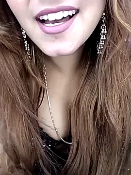 Snapshot of Diamond_queeen chatting on November 2025 07:56:02 PM Diamond queeen online show from November 2025 07:56:02 PM