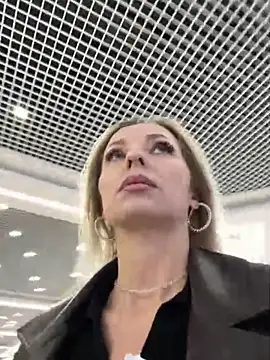 Diamond Bunny  online show from November 2025 04:06:01 PM