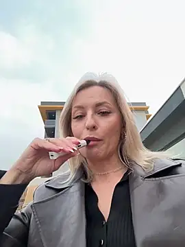 Diamond Bunny  online show from February 2026 03:17:02 PM