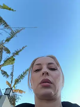 Diamond Bunny  online show from March 2026 03:38:01 PM