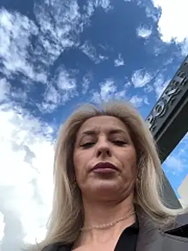 Diamond Bunny  online show from March 2026 01:14:02 PM