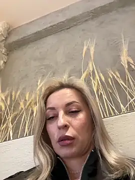 Diamond Bunny  online show from March 2026 03:06:02 PM