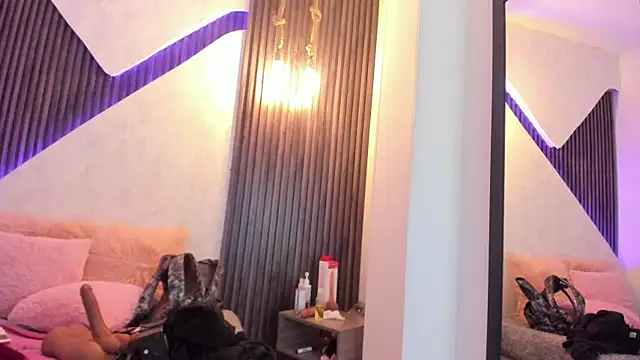 laurin clauz  online show from December 2024 08:03:02 PM