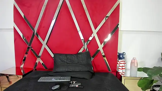 Milanxht online show from October 2025 08:42:02 PM