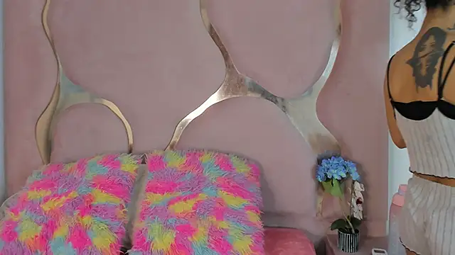 Milanxht online show from November 2025 09:04:02 PM