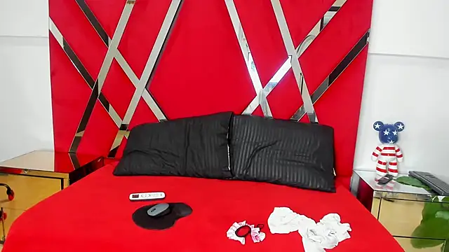 Milanxht online show from November 2025 08:29:01 PM